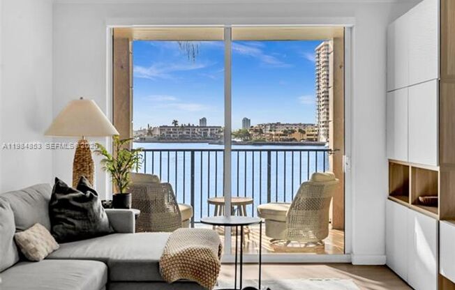 2 beds, 2 baths, 1,116 sqft, $4,000, Unit 17150 N Bay Rd # 2205
