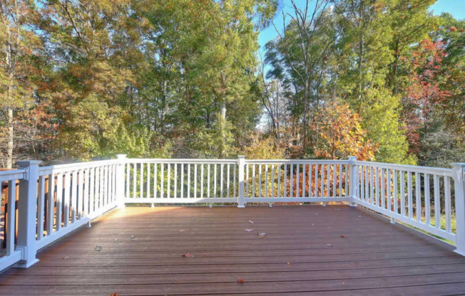 Beautiful End-Unit Townhome in Tanyard Springs!