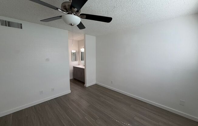 2 beds, 2 baths, 950 sqft, $1,275, Unit 201