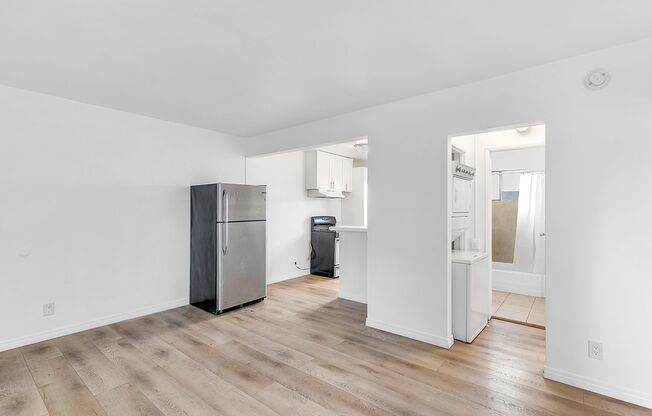 2 beds, 1 bath, $2,395, Unit 6