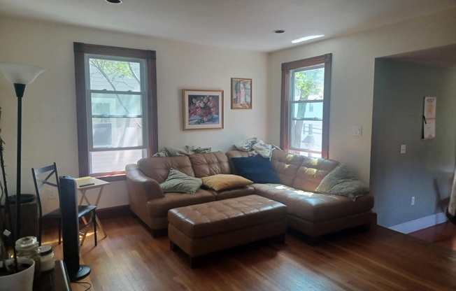 16 EDWIN ST