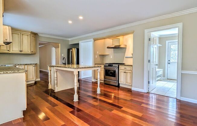 4 beds, 2.5 baths, $3,400