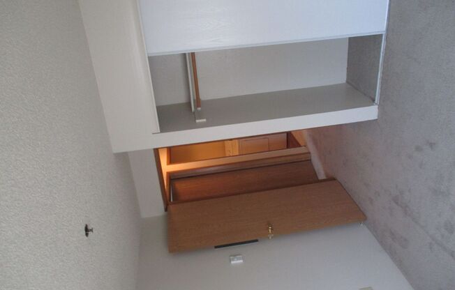 2 beds, 1 bath, 868 sqft, $1,784, Unit 18