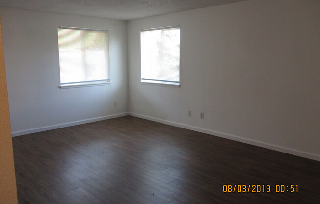 2 beds, 1 bath, $1,045, Unit # 28