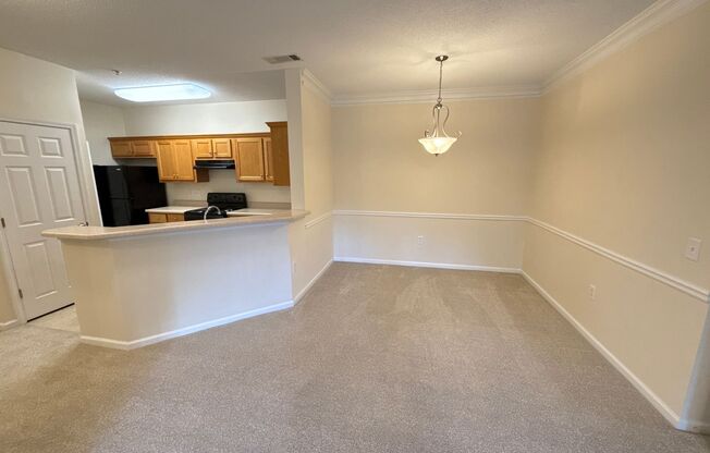2 beds, 2 baths, $1,300, Unit 2104 Claridge Dr