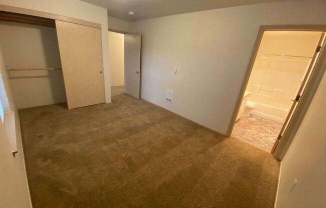 3 beds, 2 baths, 1,116 sqft, $1,649, Unit 3202-F