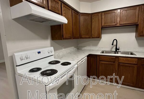 535 W SAUNDERS AVE