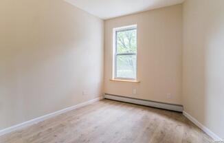 3 beds, 1 bath, $2,950, Unit 3FL