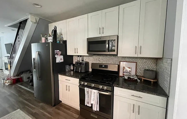 Modern 3 Bedroom 1.5 Bath South Philly Home with laminate floors, W/D in unit, C/A, Yard and more!