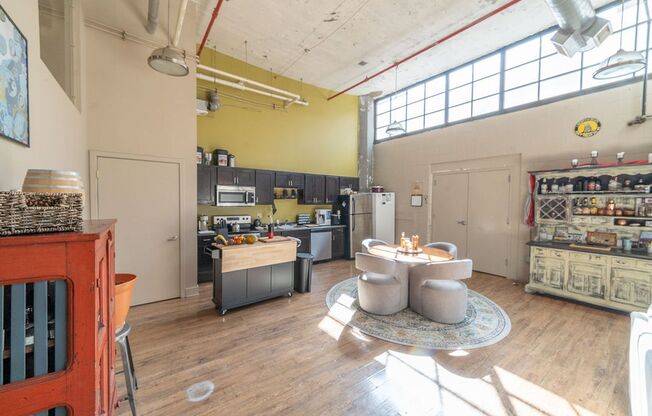 3 beds, 3 baths, $2,500, Unit 107 - C