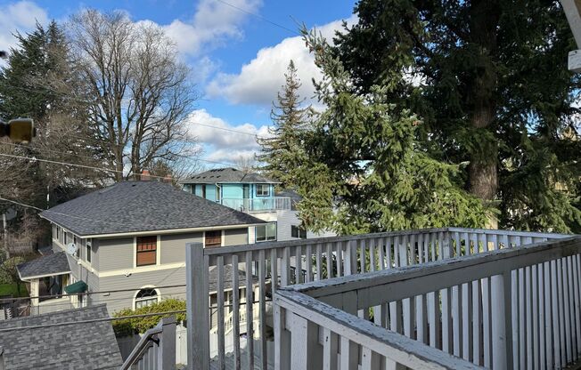 5235 17th Ave NE, Seattle WA 98105