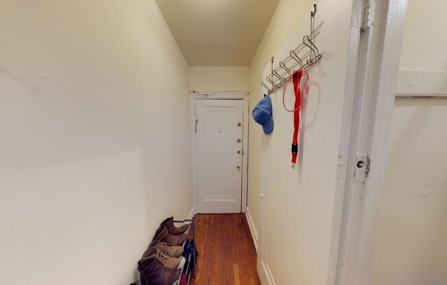 Studio, 1 bath, 260 sqft, $950, Unit B-2