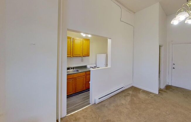 Studio, 1 bath, 450 sqft, $1,099, Unit 40-1R