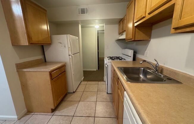 3 beds, 1 bath, 810 sqft, $1,590, Unit 732 S. Millvale Ave. #C1