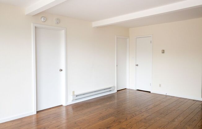 2 beds, 1 bath, $4,250, Unit B