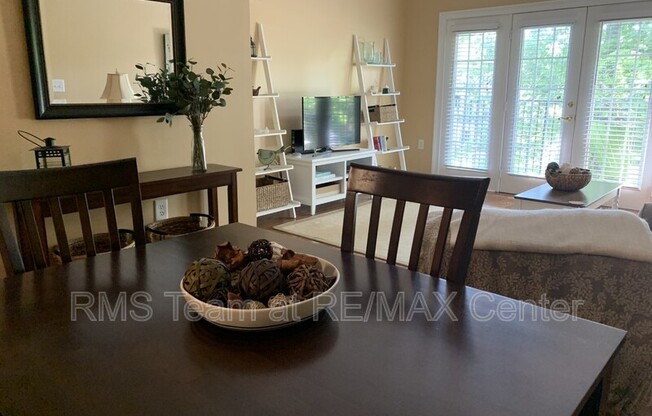 1 bed, 1.5 baths, 1,025 sqft, $1,595