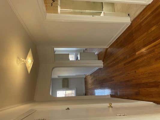 2 beds, 1 bath, 960 sqft, $2,800