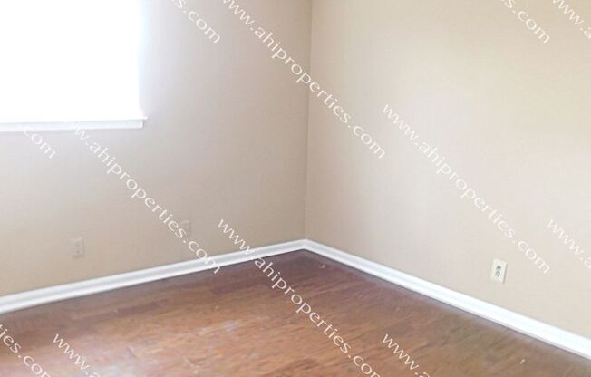 3 beds, 1 bath, $1,150