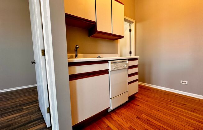 1 bed, 1 bath, $1,270, Unit 3C