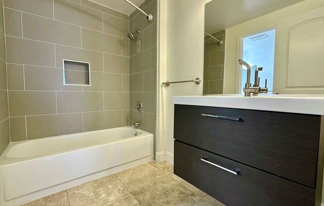 1 bed, 1 bath, $2,400, Unit # 2102