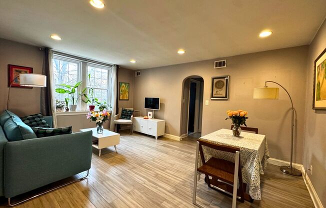 Modernized Fully Furnished 1BR, 1BA Condo at Arbors of Arlington