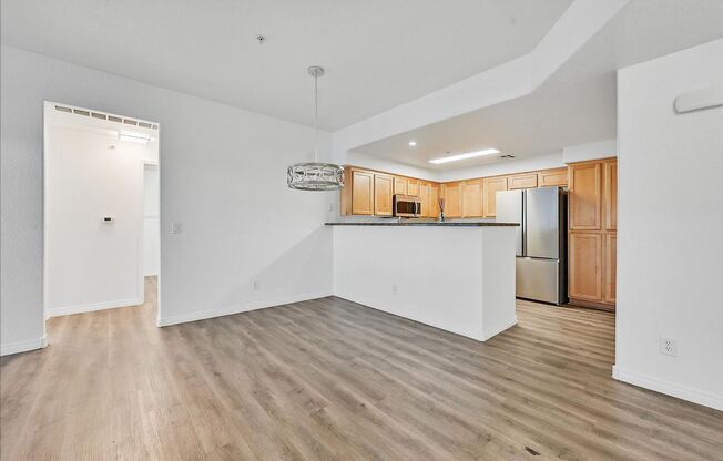 3 beds, 2 baths, $1,700, Unit Unit 1127