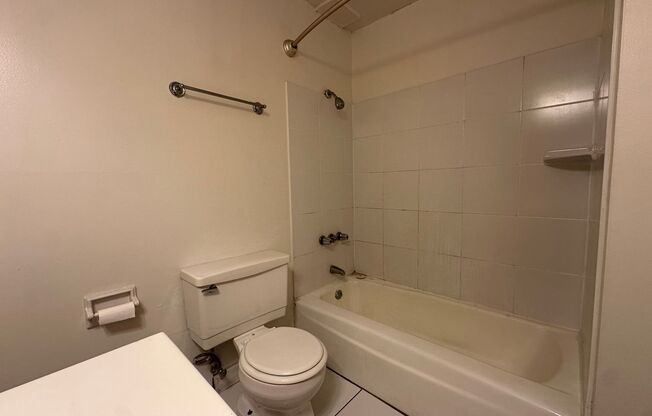 1 bed, 1 bath, $1,195, Unit 104
