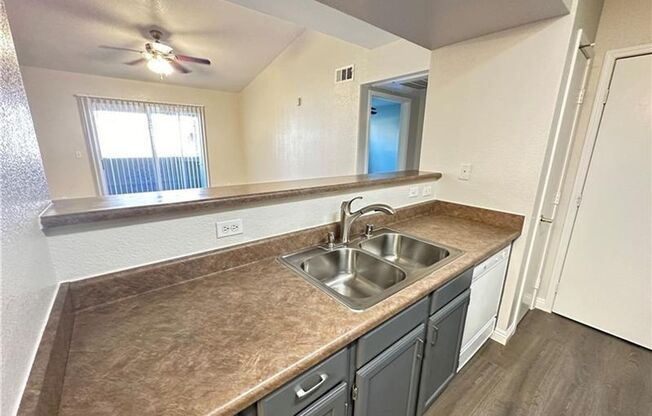 1 bed, 1 bath, $1,250, Unit #2007