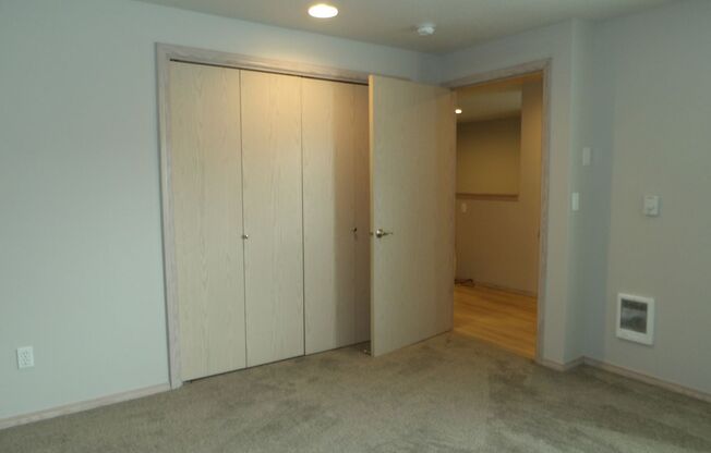 2 beds, 2 baths, 1,240 sqft, $1,940, Unit L57