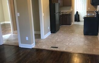 2 beds, 1 bath, $1,295