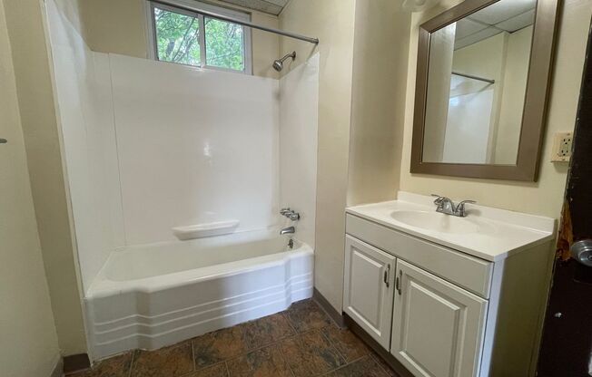 Spacious 3 Bedroom Oakland Townhouse with a Back Patio! A Perfect University of Pittsburgh Location!