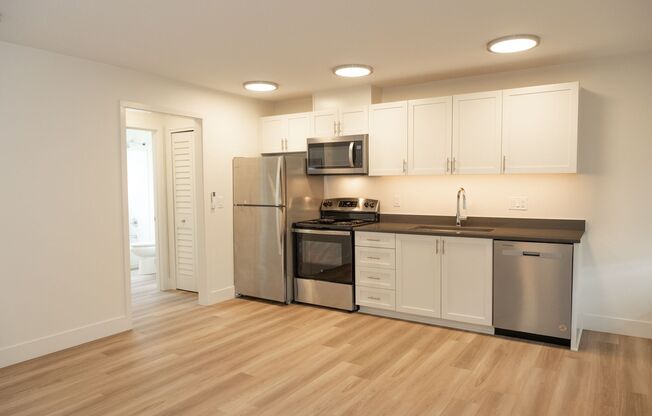 1 bed, 1 bath, 560 sqft, $1,725, Unit 54-4