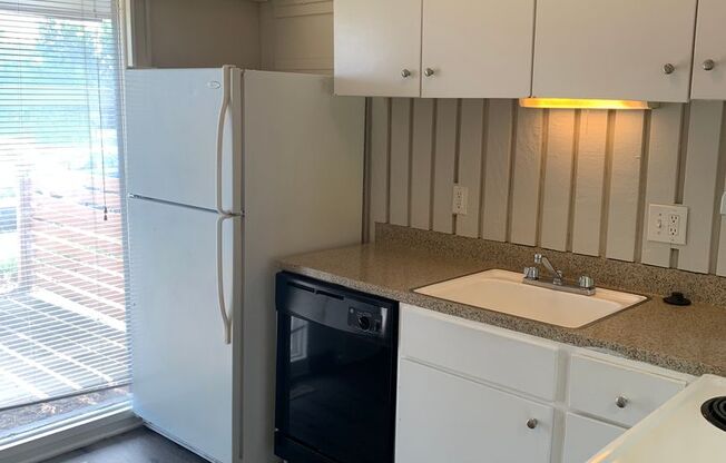 2 beds, 1 bath, 764 sqft, $900, Unit 57C
