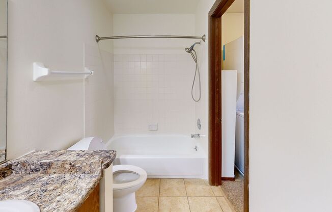 2 beds, 1 bath, 965 sqft, $1,675, Unit 7740CG