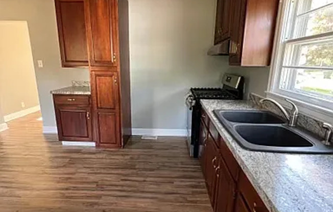 511 FREEMAN DR