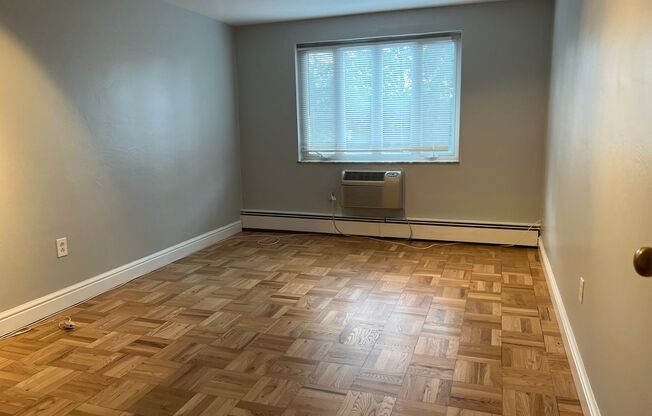 1 bed, 1 bath, 800 sqft, $1,399, Unit 600 South Highland Ave. #105