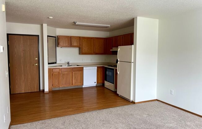 2 beds, 1 bath, 900 sqft, $925, Unit 111