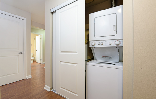 2 beds, 1 bath, 834 sqft, $1,995, Unit 1-107