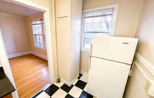 Studio, 1 bath, 365 sqft, $1,195, Unit 309