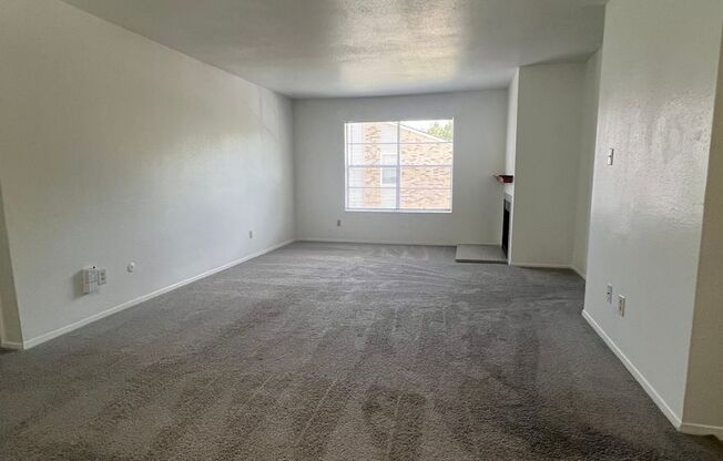 2 beds, 2 baths, 1,000 sqft, $1,275, Unit 812