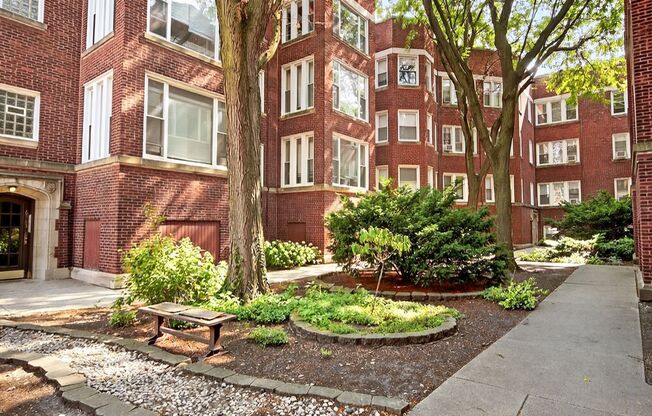 6565 N. Lakewood – Renovated Rogers Park Apartments
