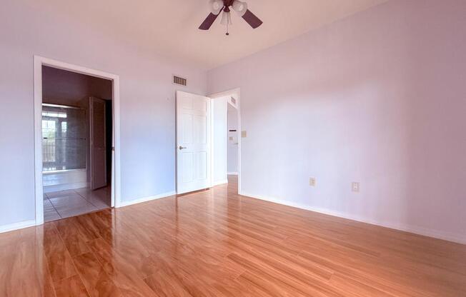 2 beds, 2 baths, 910 sqft, $2,700