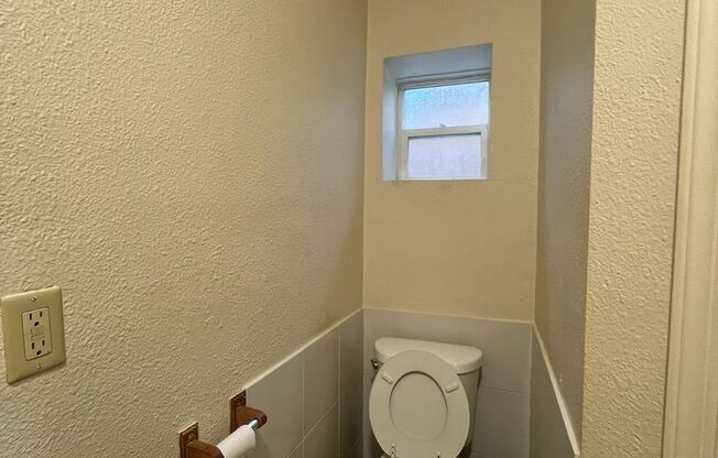 Studio, 1 bath, 450 sqft, $1,000, Unit 21-C