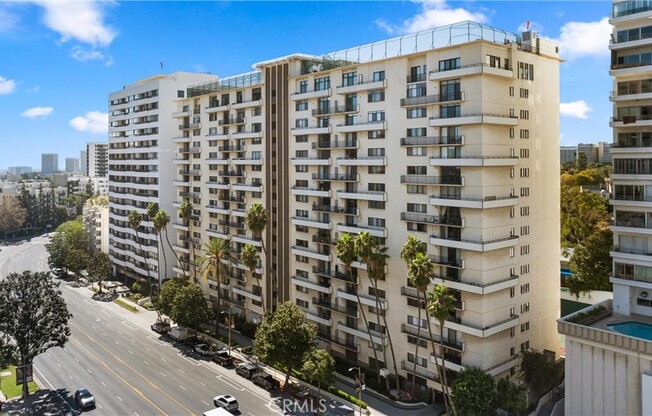 2 beds, 2 baths, 1,037 sqft, $4,400, Unit 912
