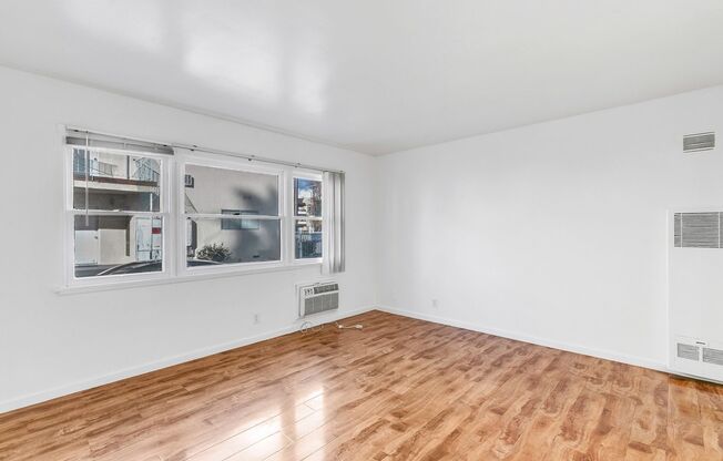 6537-6543 Woodley