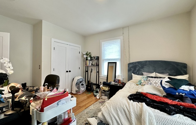 3 beds, 1 bath, $5,250, Unit 2