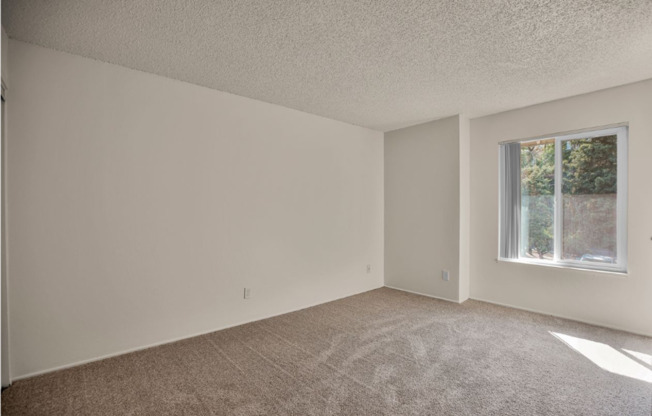 2 beds, 1 bath, 900 sqft, $1,575, Unit 760-24