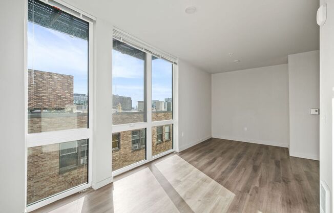 1 bed, 1 bath, 585 sqft, $1,715, Unit 515