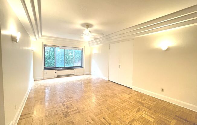 1 bed, 1 bath, $1,075, Unit 204