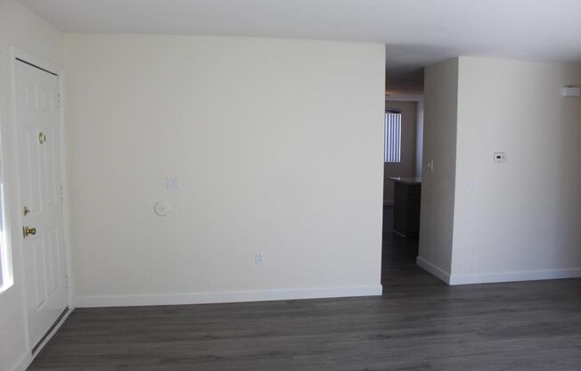 Single story 3 Br/2 Ba - Vine Street